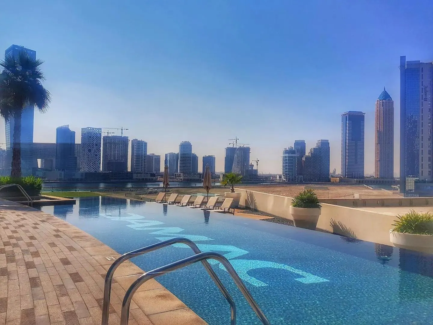 Downtown Escape By The Canal Apartment Dubai