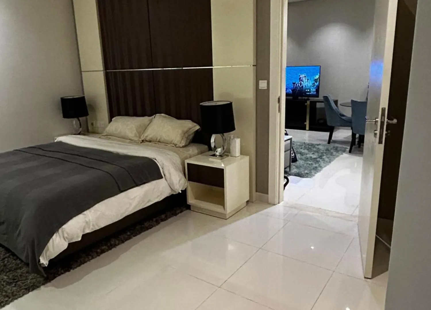 Downtown Escape By The Canal Apartment Dubai