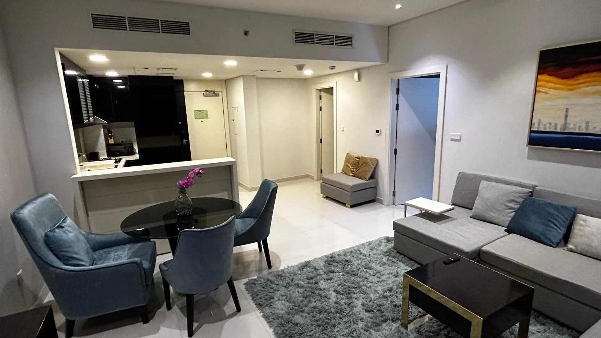 Downtown Escape By The Canal Apartment Dubai