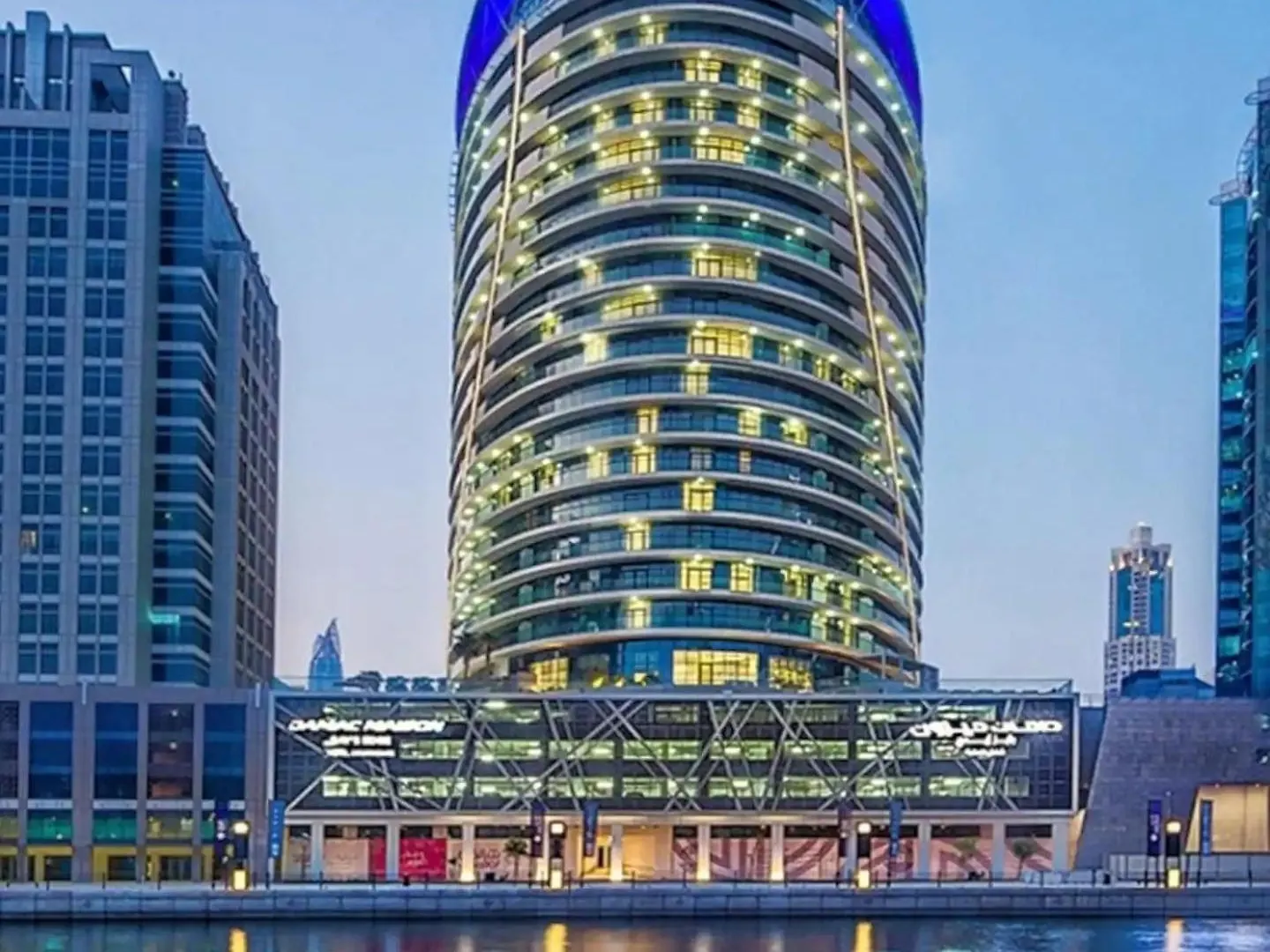 Downtown Escape By The Canal Apartment Dubai