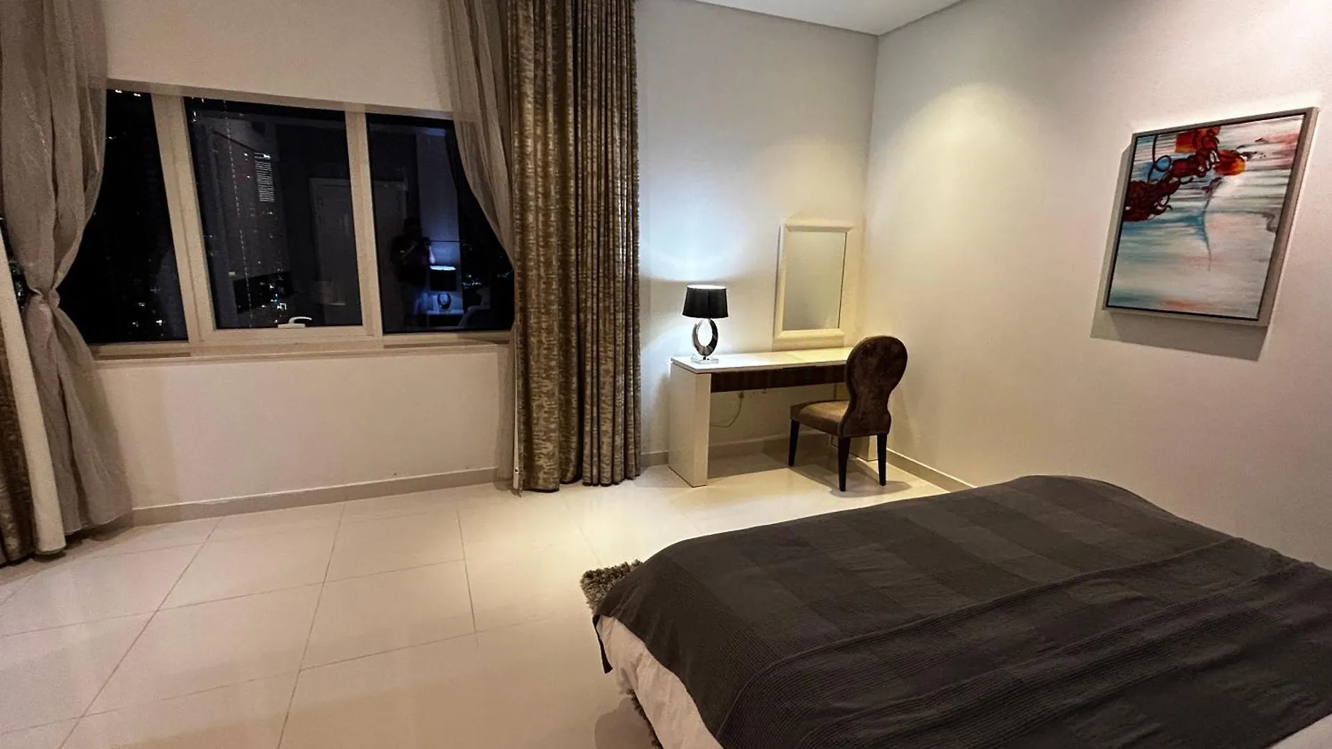 Downtown Escape By The Canal Apartment Dubai